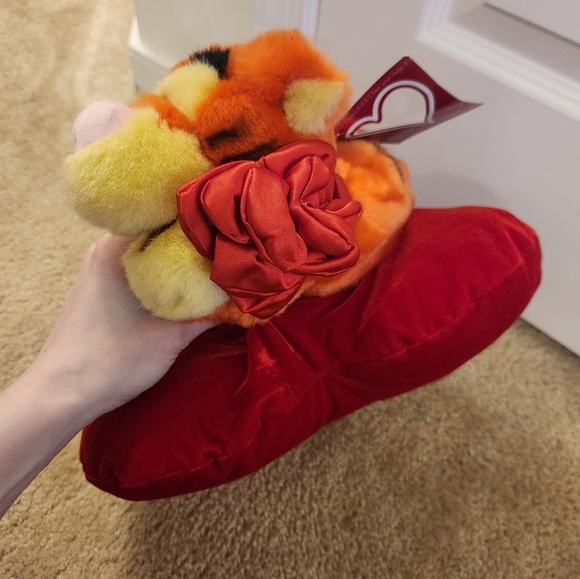 Disney Winnie The Pooh Tiger 2002 Plush Animated NWT Valentines Day Heart #W - Picture 3 of 4